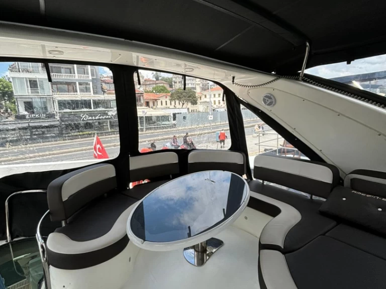 Location Yacht Custom Made avec permis