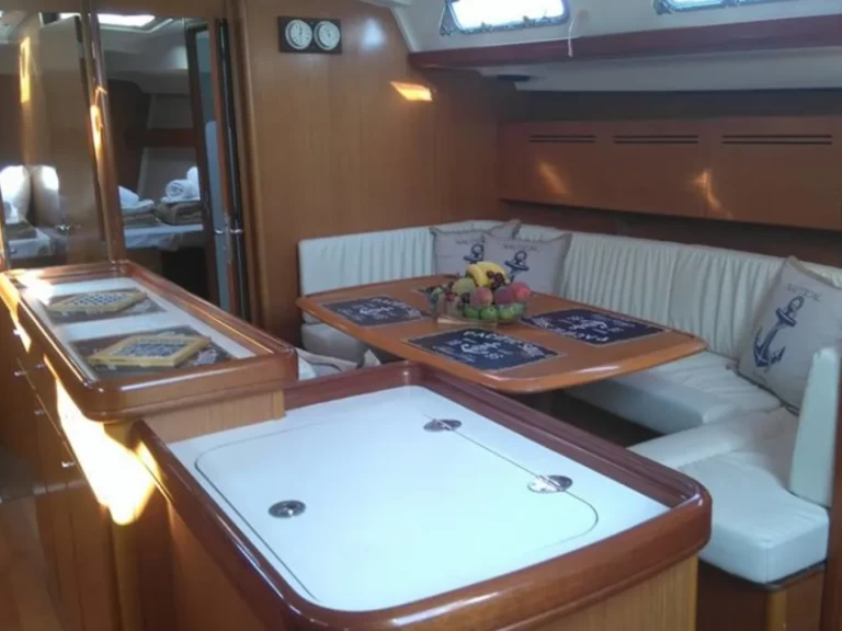 Location bateau Bénéteau Cyclades 50.4 à Álimos sur Samboat