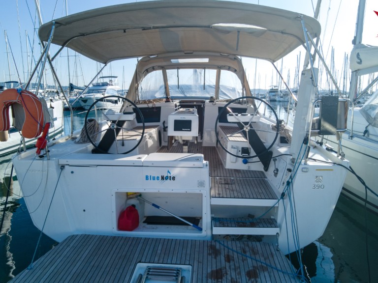 Location à Bandol - 3 DUFOUR 390 GL- BL sur SamBoat