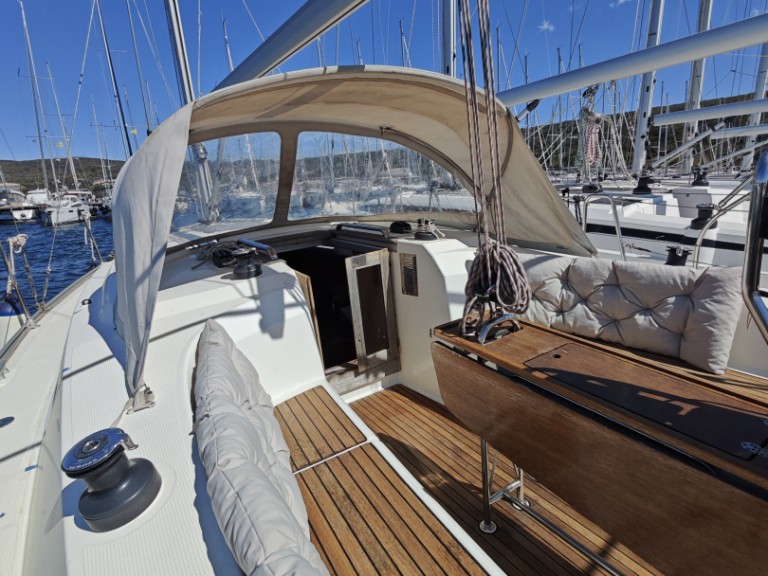 Louez un Bavaria Cruiser 33 à Punat