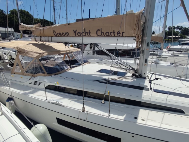 Location à Le Marin - Bénéteau Oceanis 51.1 sur SamBoat