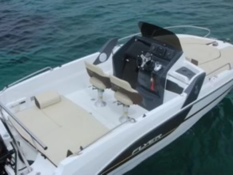 Location bateau Mandelieu-la-Napoule pas cher Flyer 6.6 SUNdeck