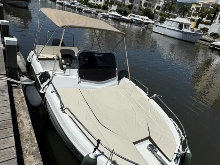 Bateau à moteur à louer à Mandelieu-la-Napoule au meilleur prix