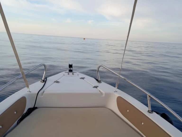 Location Bateau à moteur Thomas avec permis