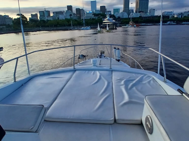 Bateau à moteur à louer à Rio de Janeiro au meilleur prix