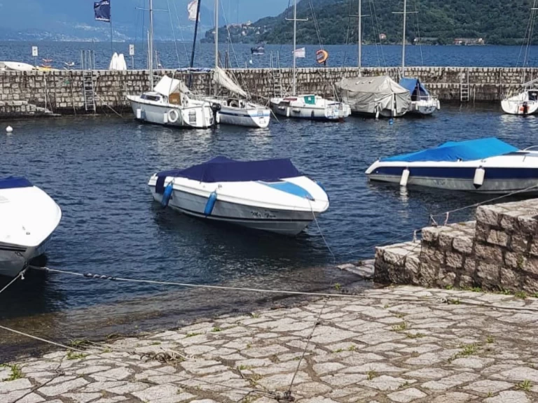 Louez un Rinker Captiva 209 à Cannobio