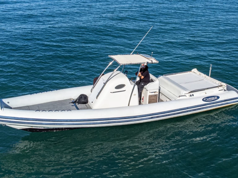 Louez un Nautica Led 33 gs à Terracina