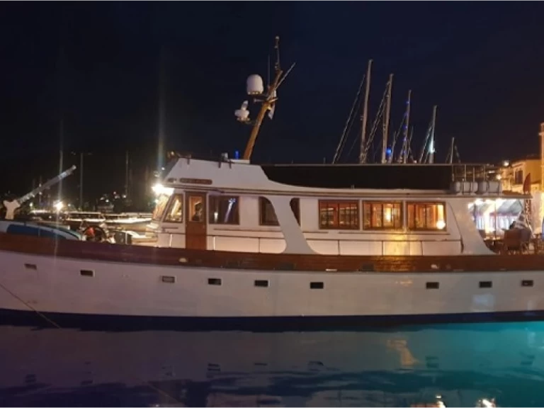 Louer Yacht avec ou sans skipper Grand Banks à Agios Kosmas Marina