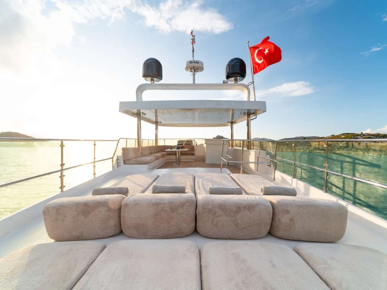 Louez un Mengi-Yay Tuzla Caneren à Marmaris