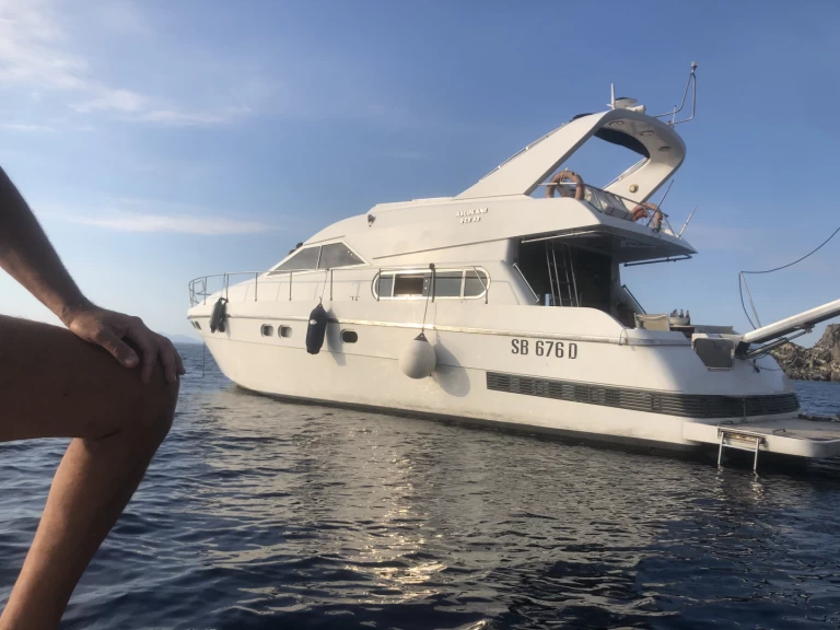 Louer Bateau à moteur avec ou sans skipper Alpa 52 à Milazzo