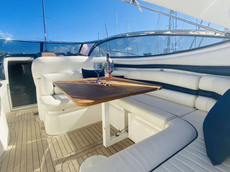 Location Bateau à moteur Sunseeker avec permis