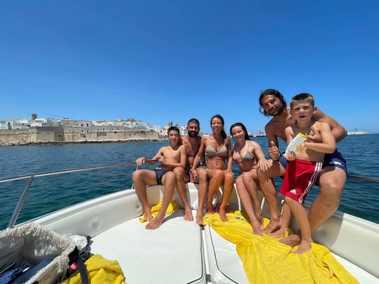 Louer Bateau à moteur avec ou sans skipper Blu-Blu à Monopoli