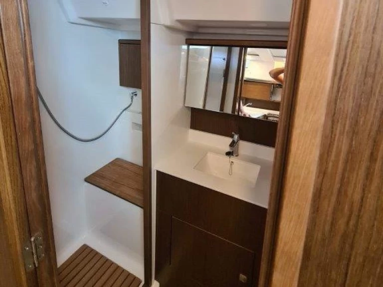 Louez un Bavaria Bavaria C45 à Primošten