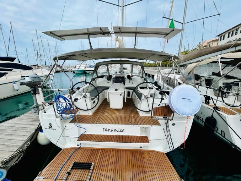 Location à San Vincenzo - Bénéteau Oceanis 40.1 sur SamBoat