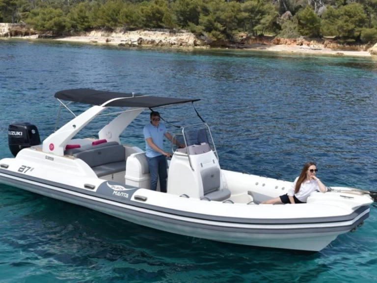 Louez un Black Manta B7 à Juan-les-Pins