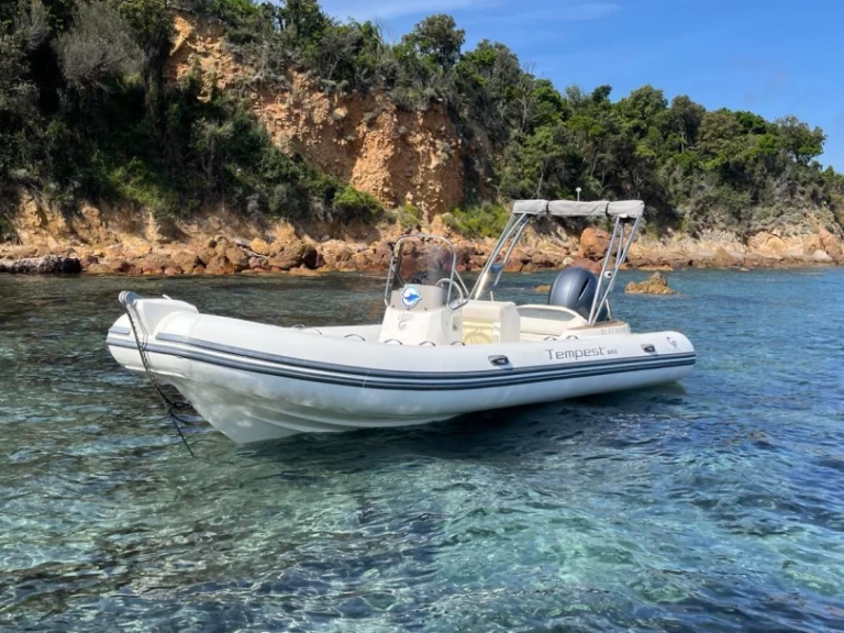 Louez un Capelli Tempest 650 à Galéria