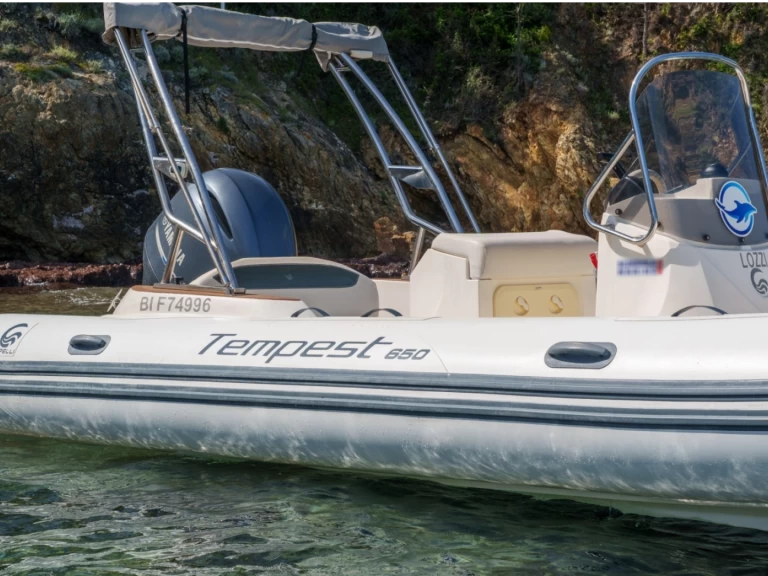 Location bateau Galéria pas cher Tempest 650