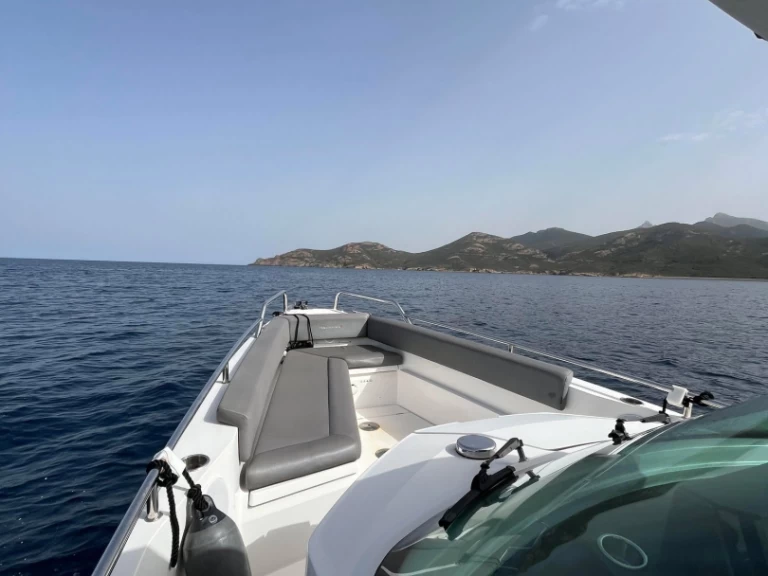 Louer Bateau à moteur avec ou sans skipper Axopar à Galéria