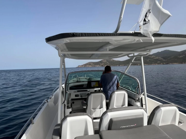 Bateau à moteur à louer à Galéria au meilleur prix