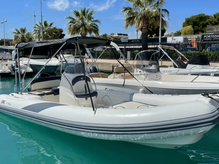 Louer Semi-rigide avec ou sans skipper Bsc à Cogolin