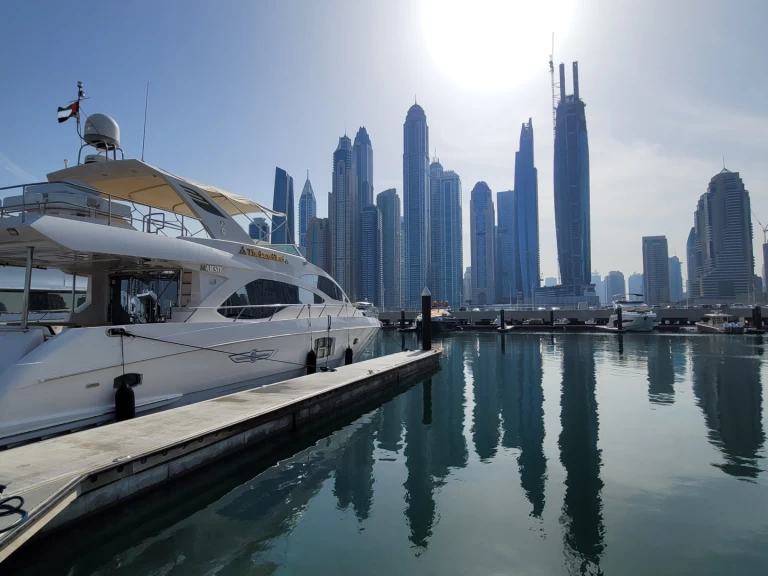 Location bateau Dubai Marina pas cher Refit 2023
