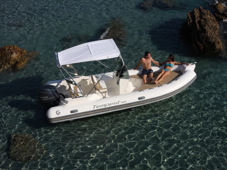 Louer Semi-rigide avec ou sans skipper Capelli à Port de Fort-de-France