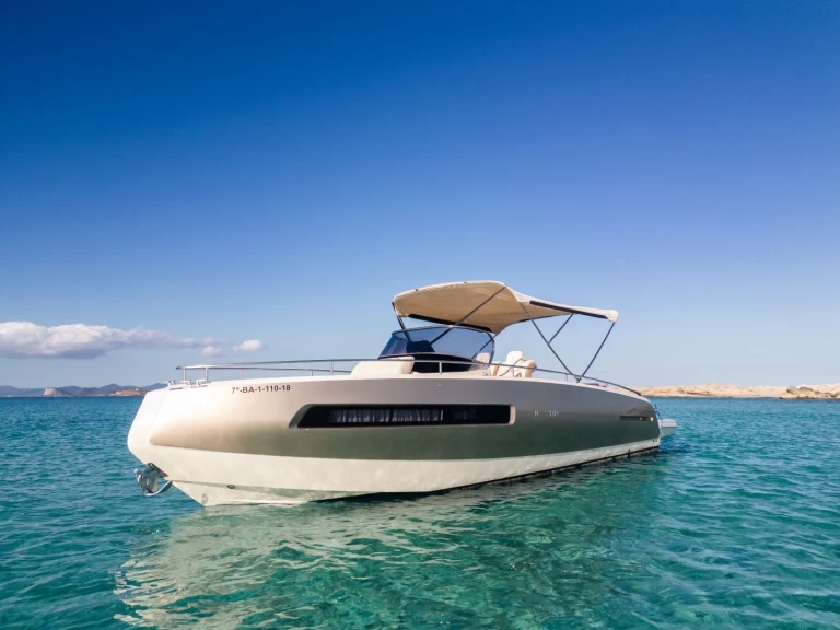 Location Bateau à moteur Invictus  avec permis