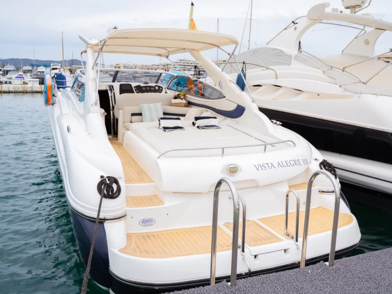 Louer Bateau à moteur avec ou sans skipper Sunseeker à Marina Botafoch