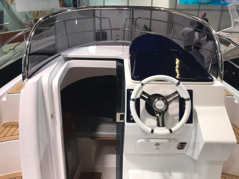 Location à Giardini-Naxos - Aquabat Sport Infinity 850 Lux sur SamBoat