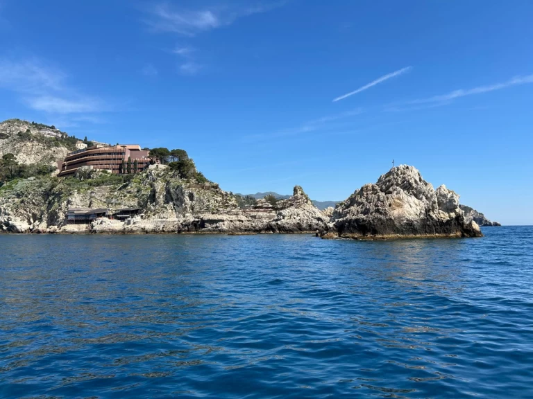 Louer Bateau à moteur avec ou sans skipper Aquabat à Giardini-Naxos