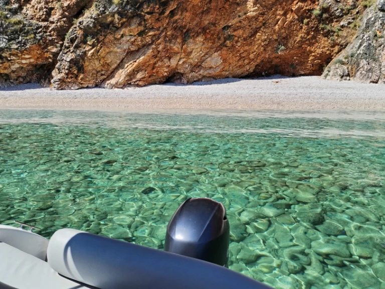 Bateau à moteur à louer à Vrbnik au meilleur prix