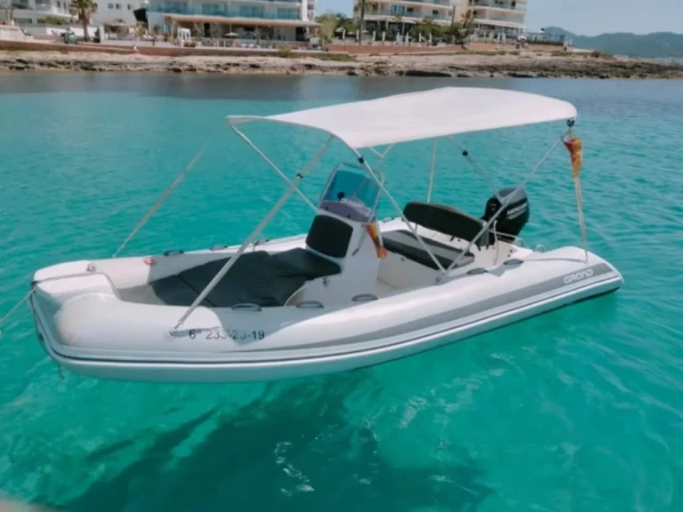 Location bateau Grand Boats Golden Line G340EF à Sant Antoni de Portmany sur Samboat