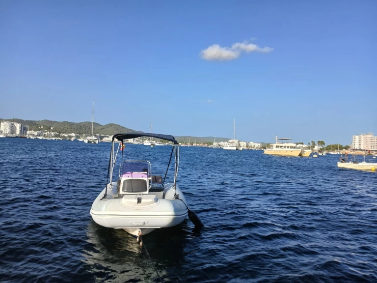 Semi-rigide à louer à Sant Antoni de Portmany au meilleur prix