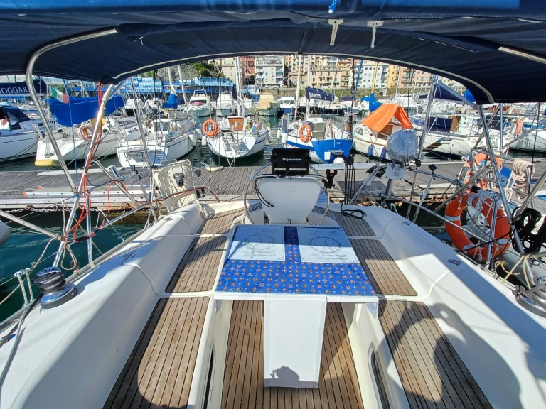 Louez un Bavaria Bavaria 37 à Gênes