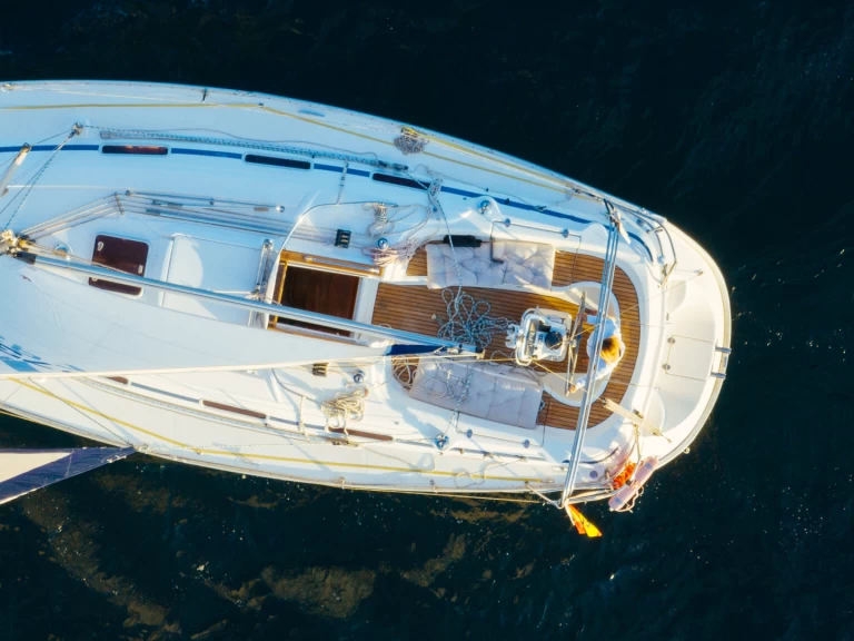 Louez un Bavaria Bavaria 36 Cruiser à Puerto Deportivo de Marbella