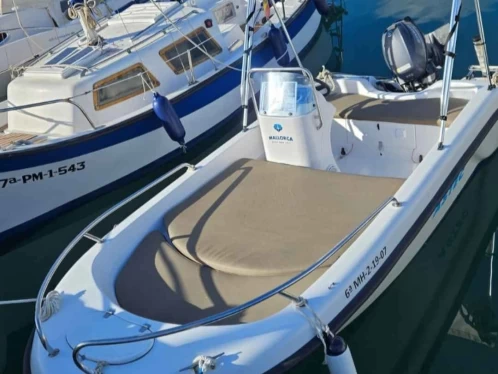 Louez un Astec 450  à Es Canutells