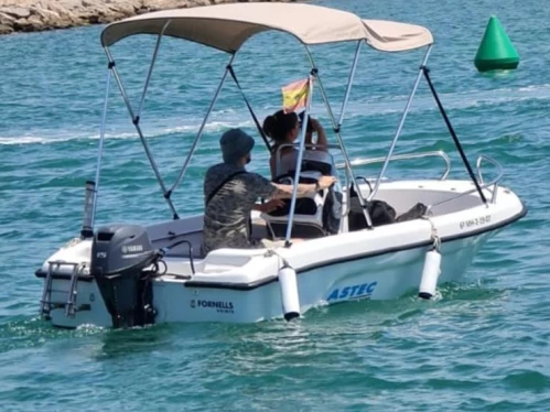 Louer Bateau à moteur avec ou sans skipper Astec à Es Canutells