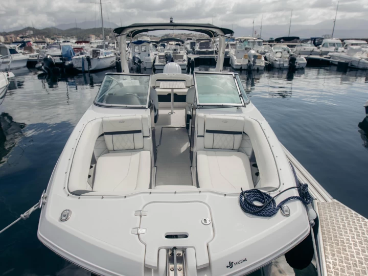 Location Bateau à moteur Régal avec permis