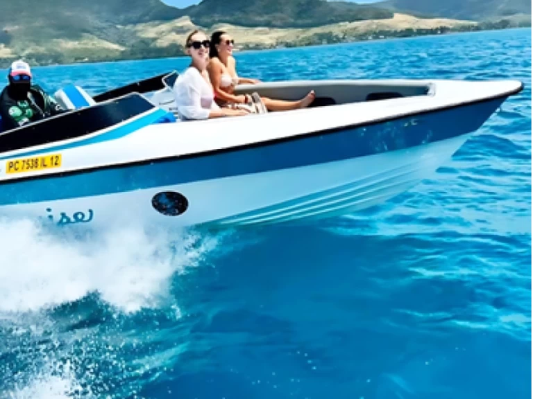Bateau à moteur à louer à Blue bay au meilleur prix