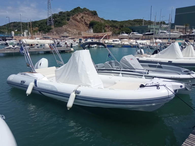Semi-rigide à louer à Port Mahon au meilleur prix