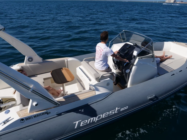 Louez un Capelli Tempest 800 à Roses