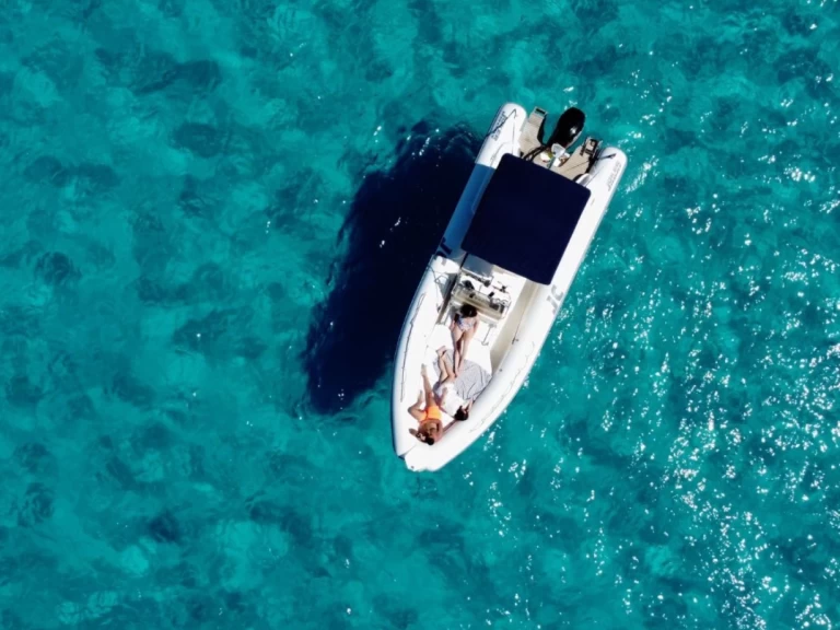 Semi-rigide à louer à Hvar au meilleur prix