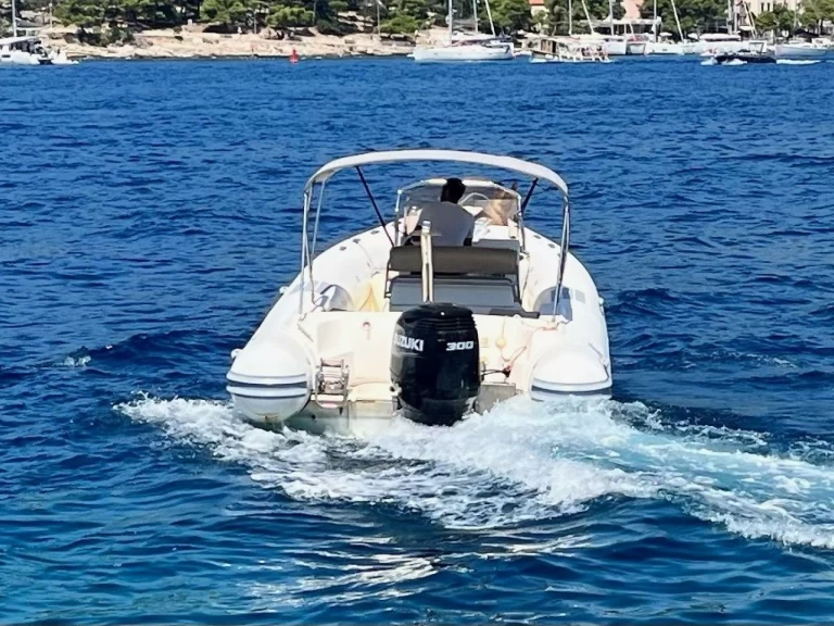 Location à Hvar - Joker Boat Clubman 26 sur SamBoat