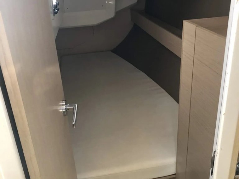 Location bateau Izola pas cher Oceanis 30.1