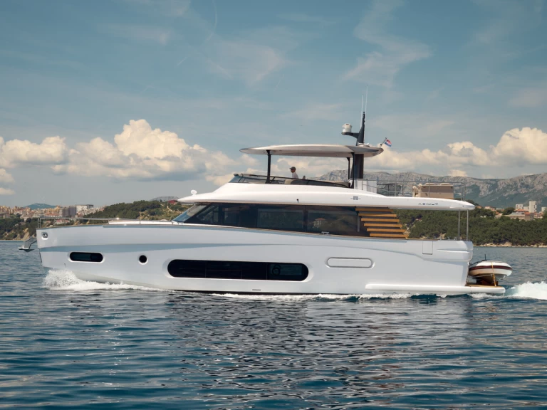 Location bateau Azimut Azimut Magellano 66 à Podstrana sur Samboat