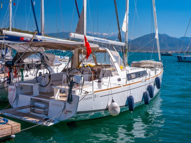 Louez un Bénéteau Oceanis 38.1 à Fethiye