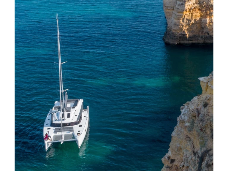 Location bateau Fountaine Pajot Elba 45 à Pula sur Samboat
