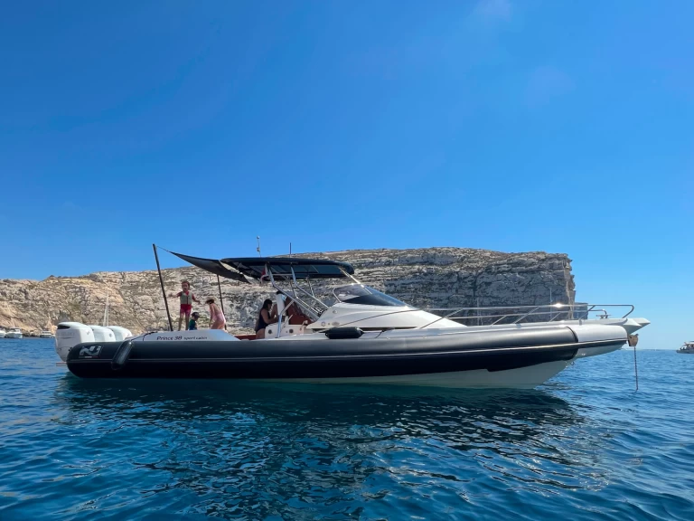 Location bateau Valletta pas cher Nuova Jolly Prince 38 Sport Cabin