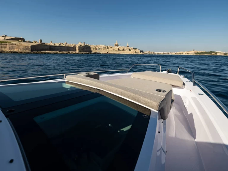 Louer Bateau à moteur avec ou sans skipper Axopar à Il-Furjana