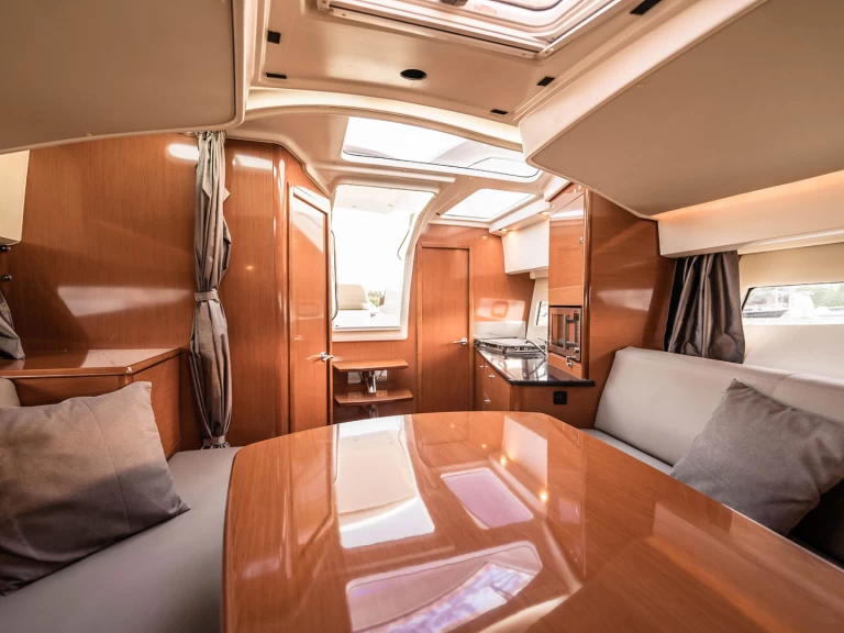 Location Bateau à moteur Jeanneau avec permis